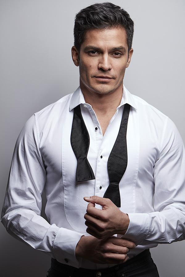 How tall is Nicholas Gonzalez?